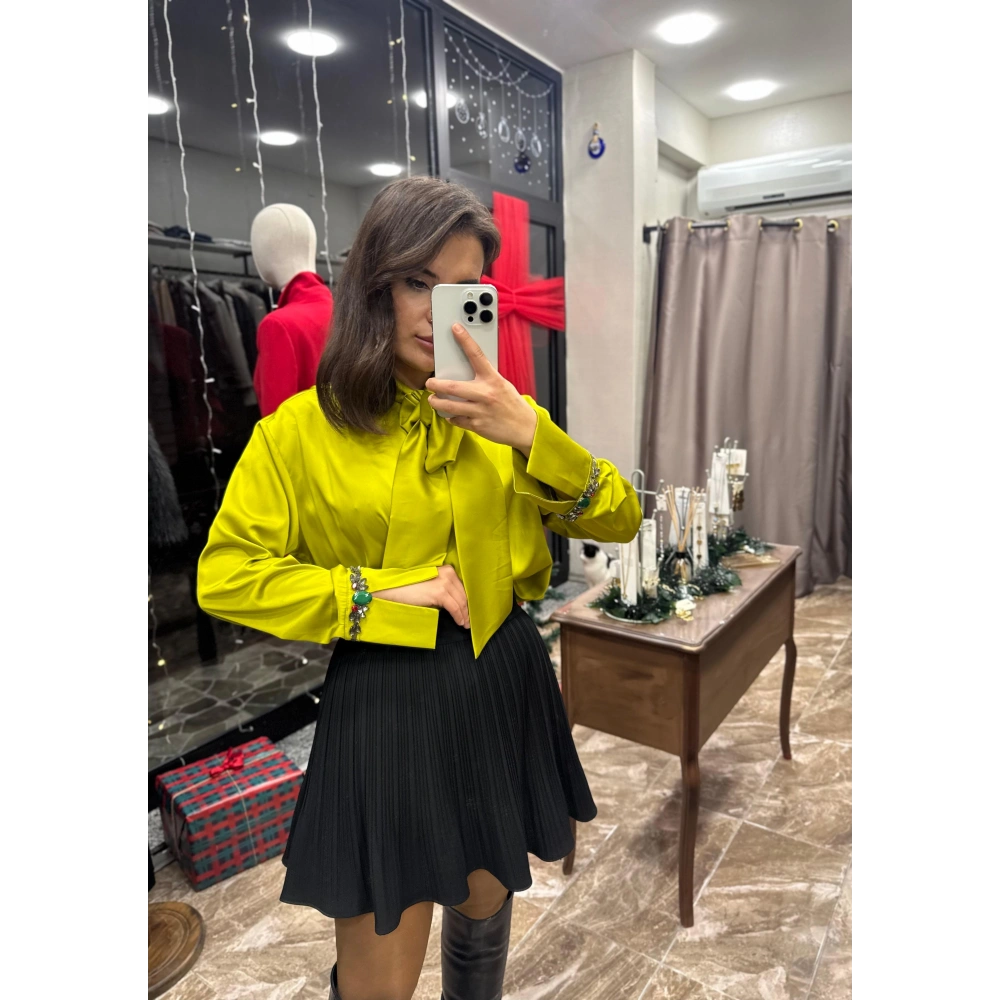 Tasarım Taşlı Yakası Kuşaklı Saten Gömlek - Yeşil