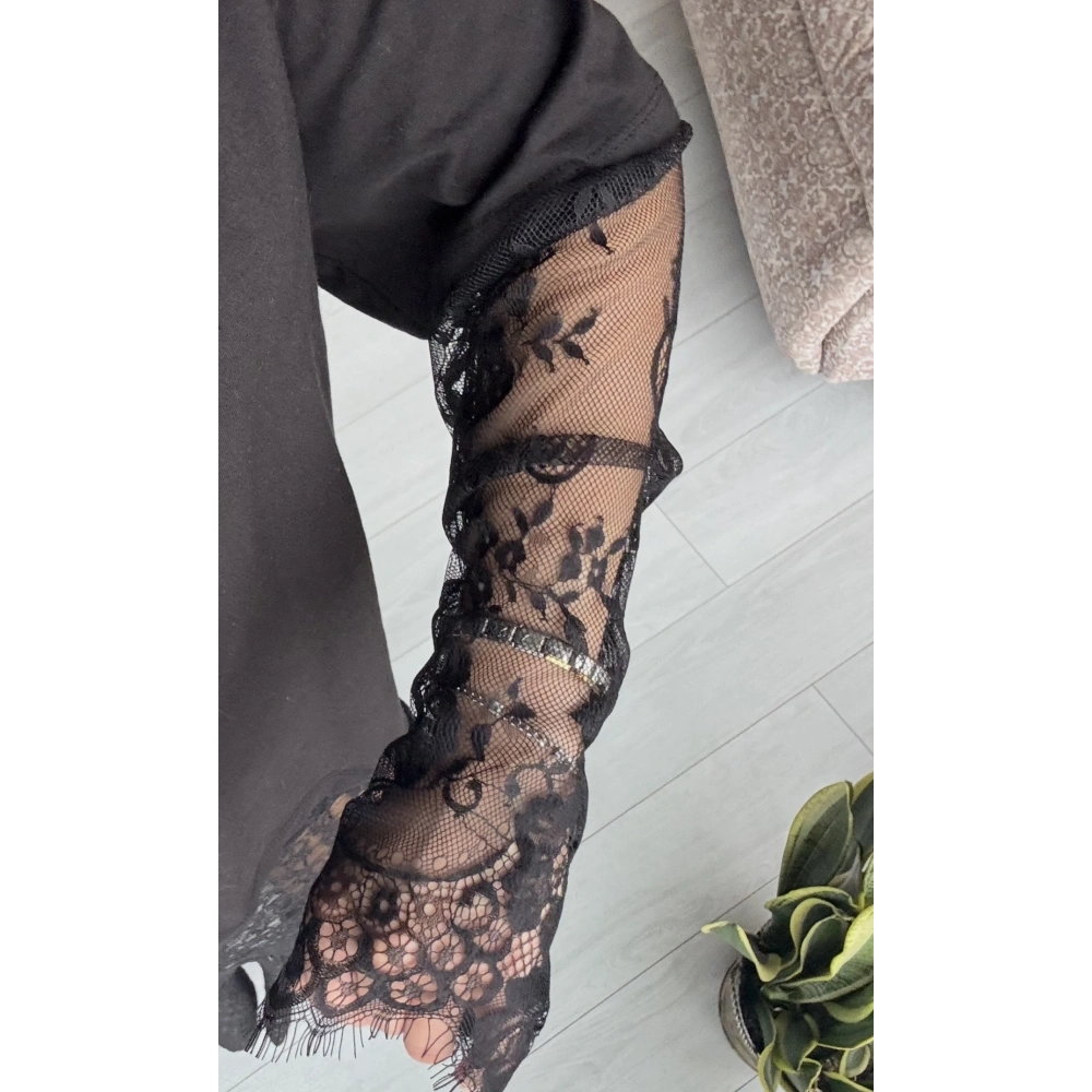 Kol Dantel Detay Tişört - Siyah