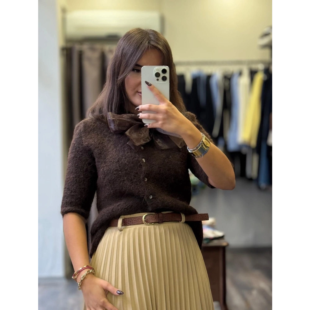 Dokuma Kumaş Boynu Fiyonklu Önden Düğmeli Kadın Hırka Kahverengi