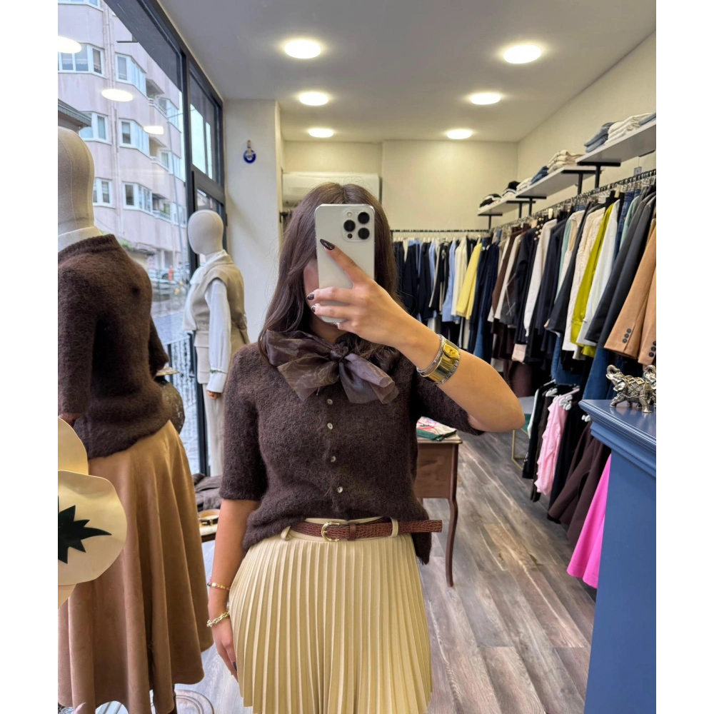 Dokuma Kumaş Boynu Fiyonklu Önden Düğmeli Kadın Hırka Kahverengi