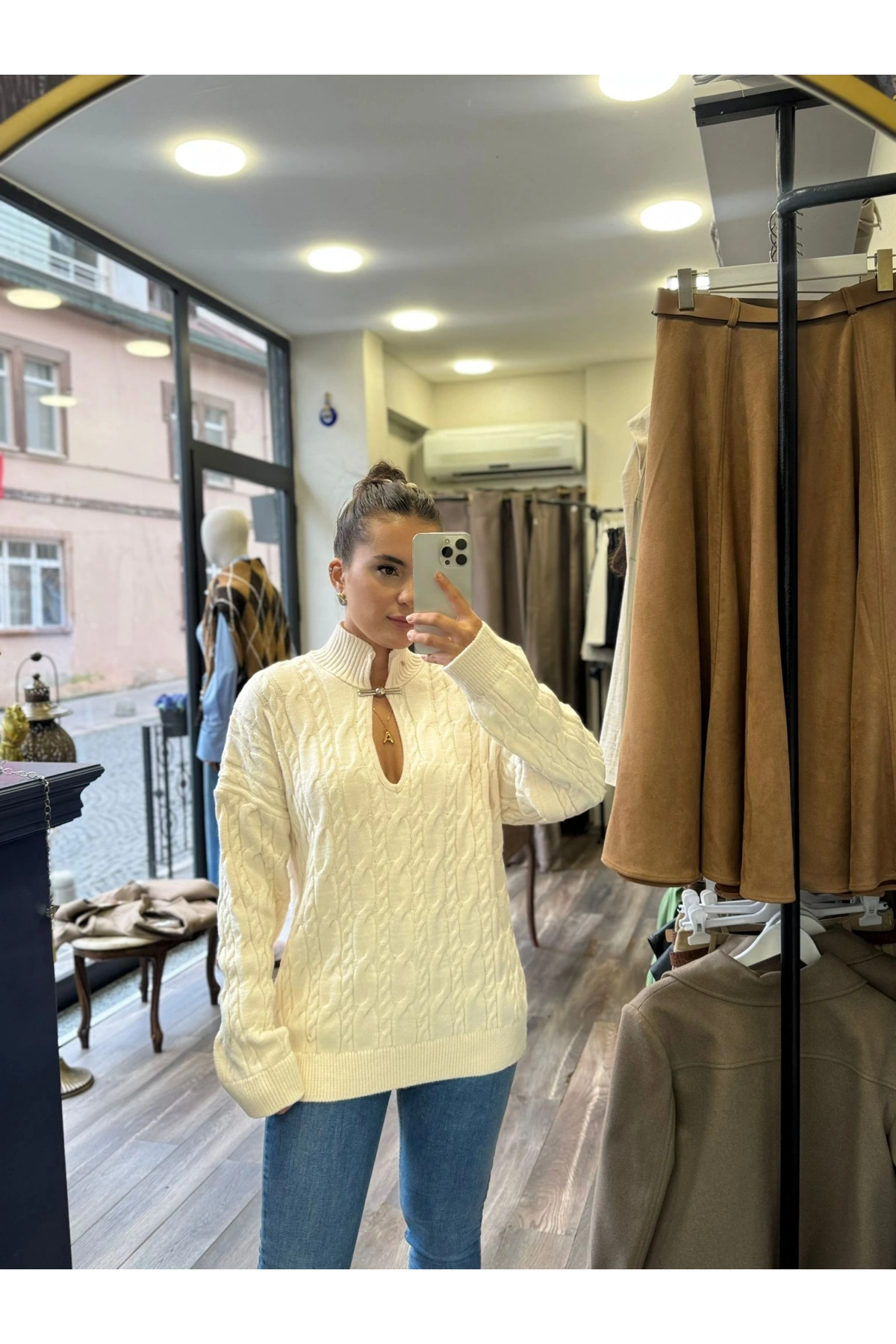 Yakası Mıknatıs Detay Pamuklu Triko Kazak - Krem