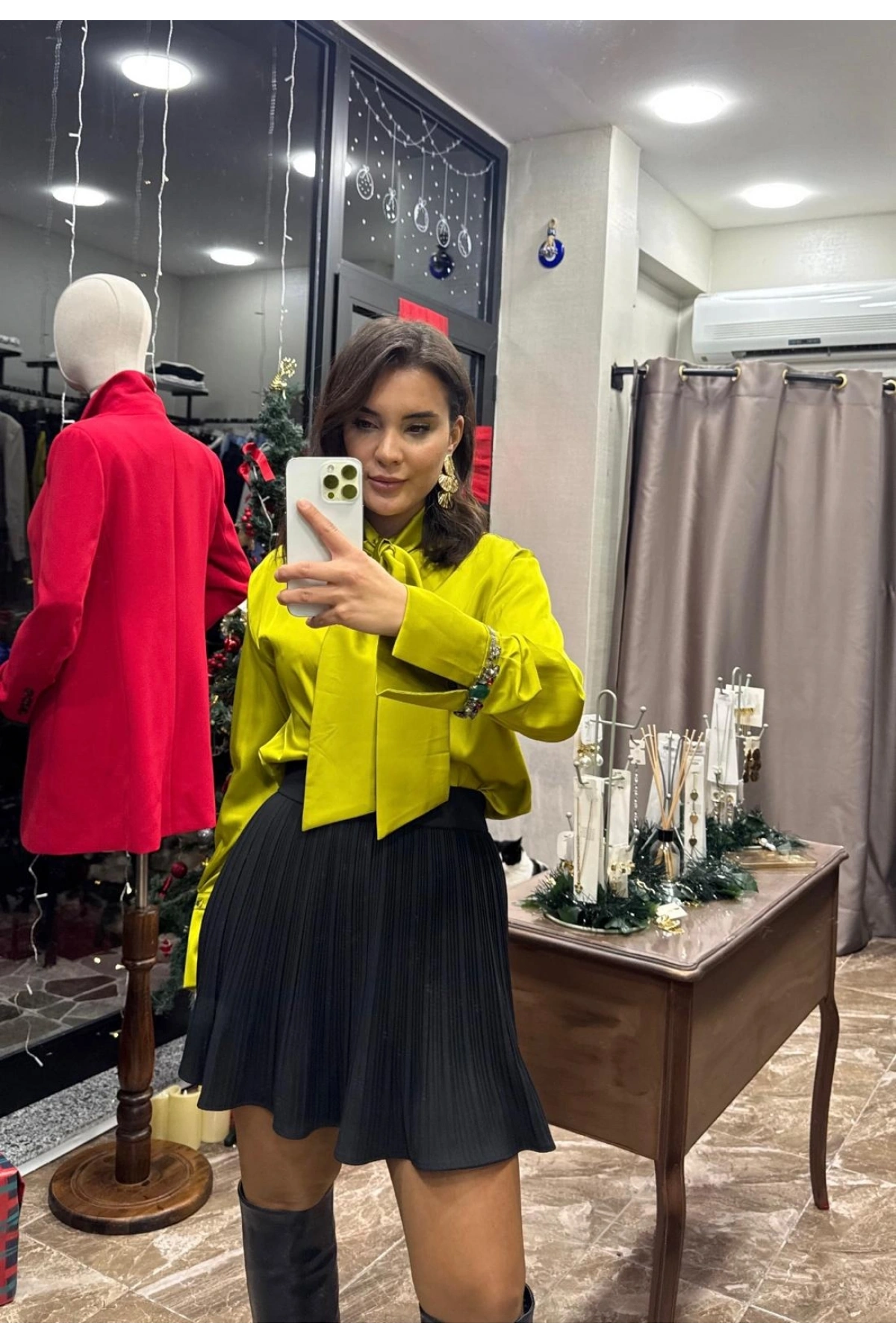 Tasarım Taşlı Yakası Kuşaklı Saten Gömlek - Yeşil