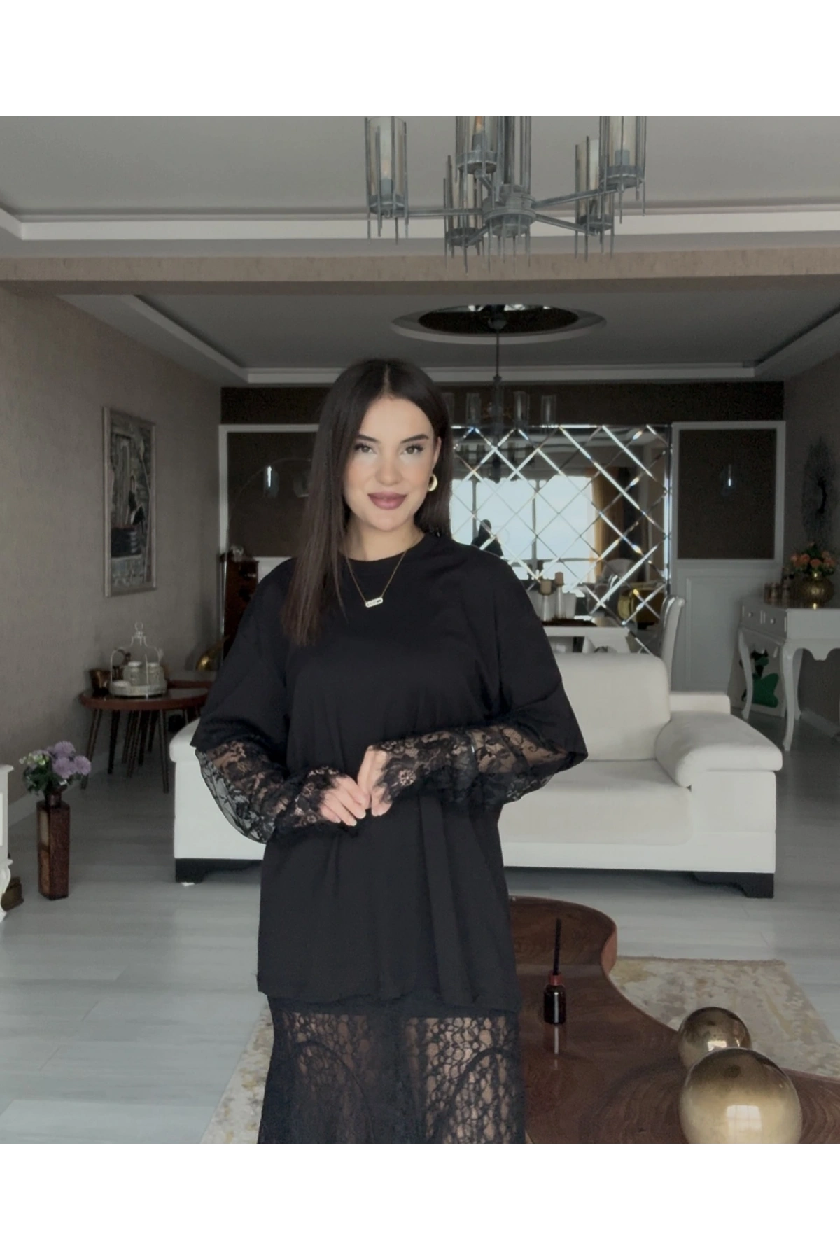 Kol Dantel Detay Tişört - Siyah