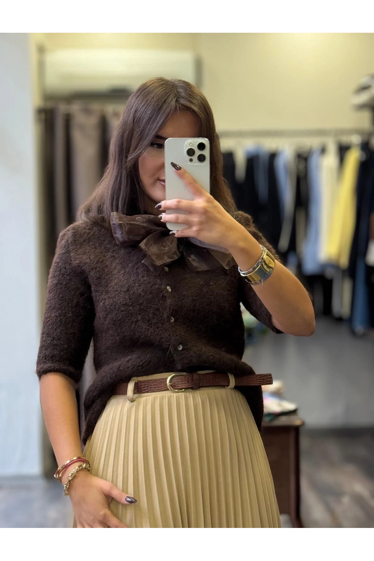 Dokuma Kumaş Boynu Fiyonklu Önden Düğmeli Kadın Hırka Kahverengi