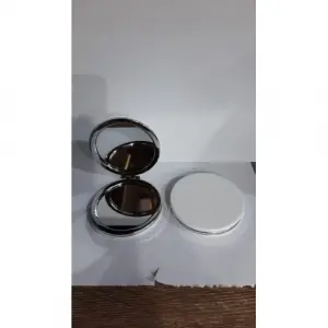Beyaz Yuvarlak Büyüteçli Cep Aynası