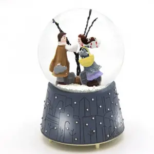 Orta Boy Kiş Masali Temali Pilli Kar Küresi