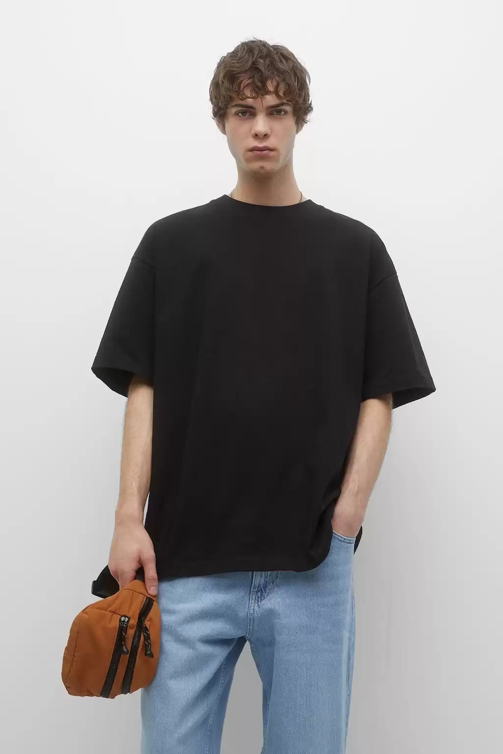 Kısa kollu oversize siyah t-shirt