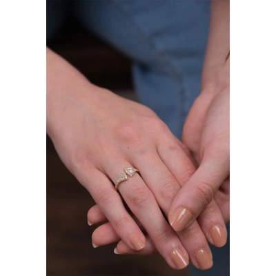 14 Ayar Altın Taşlı Yelpaze Yüzük 143