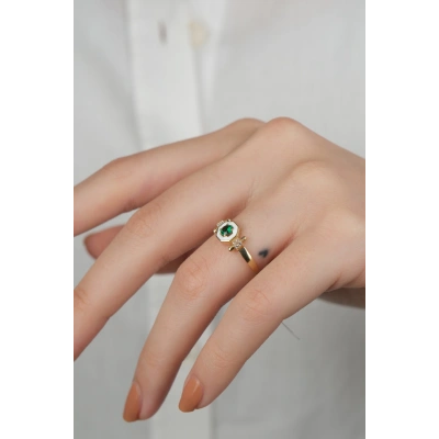 14 Ayar Altın Yeşil Taşlı Şekilli Yüzük 517