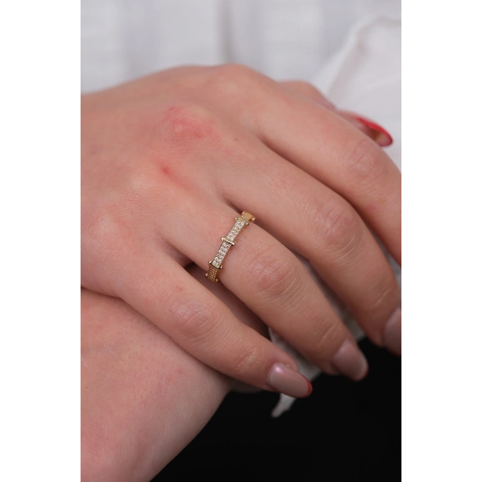 14 Ayar Altın Taşlı Köşeli Yüzük 980