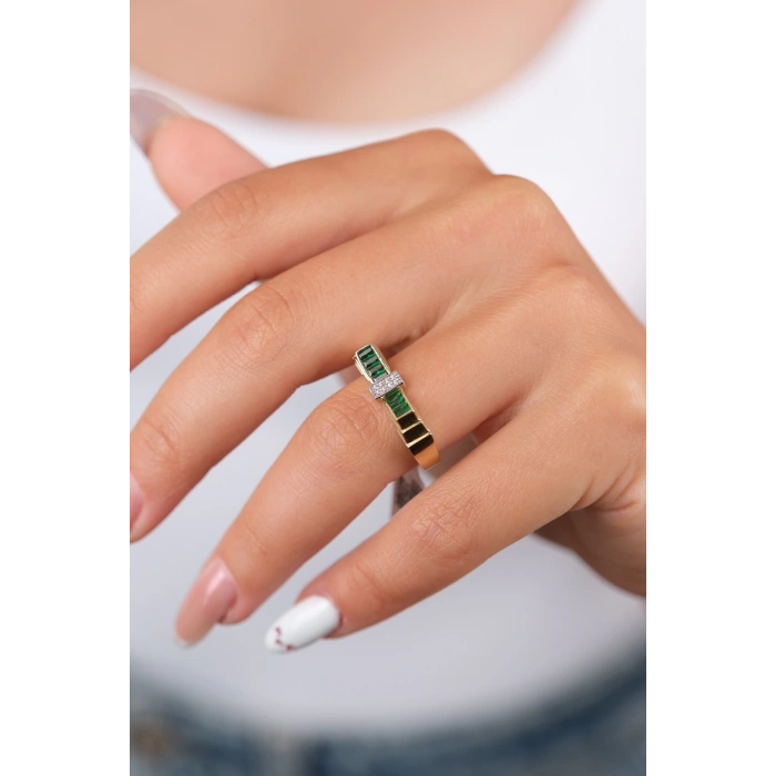 14 Ayar Altın Yeşil Taşlı Yüzük 927