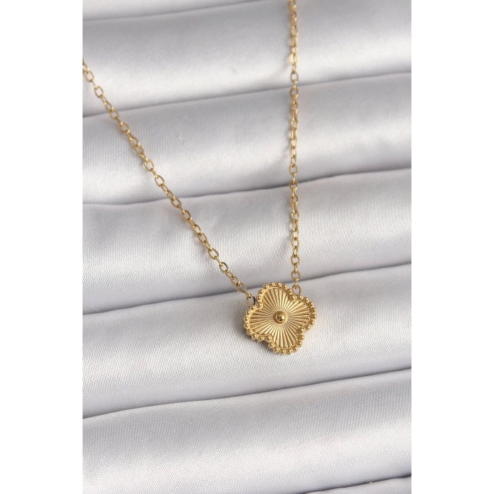 316L Çelik Gold Renk İşleme Detaylı Yonca Model Kadın Kolye