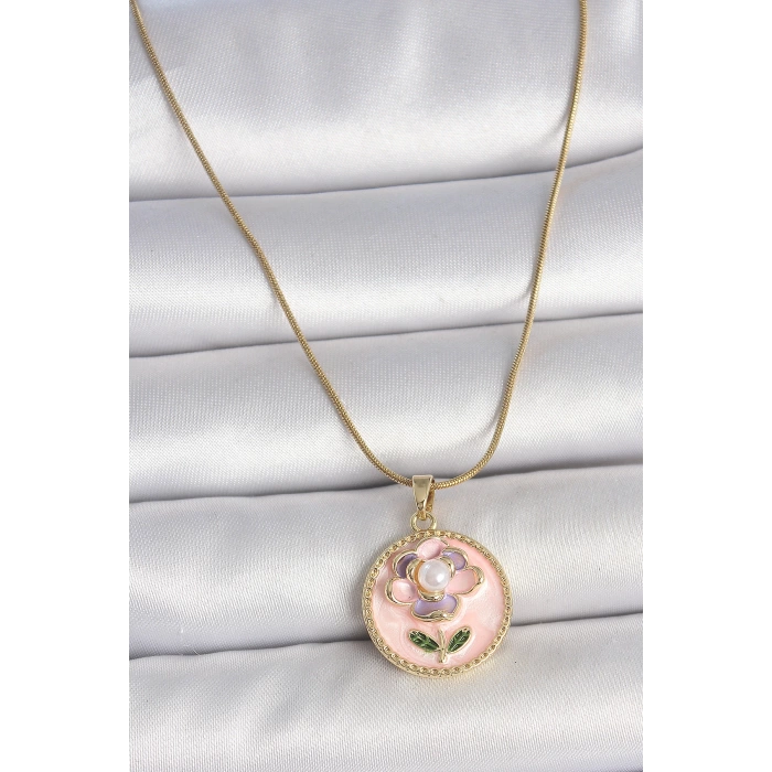 316L Çelik Gold Renk Zincir Pembe Çiçek İşlemeli İnci Detay Portre Model Kadın Kolye
