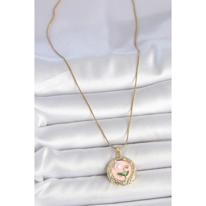 316L Çelik Gold Renk Zincir Pembe Çiçek İşlemeli inci Detay Portre Model Kadın Kolye