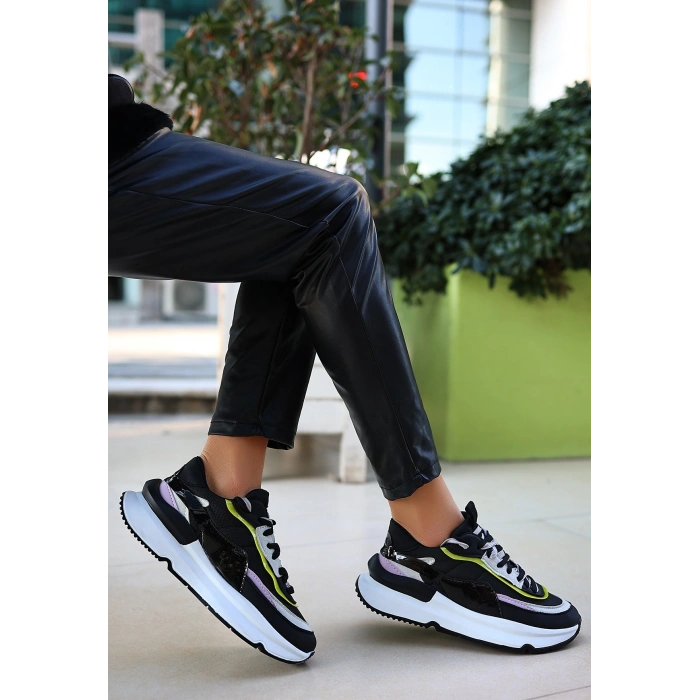 Aleh Siyah Cilt Lila Detaylı Spor Ayakkabı