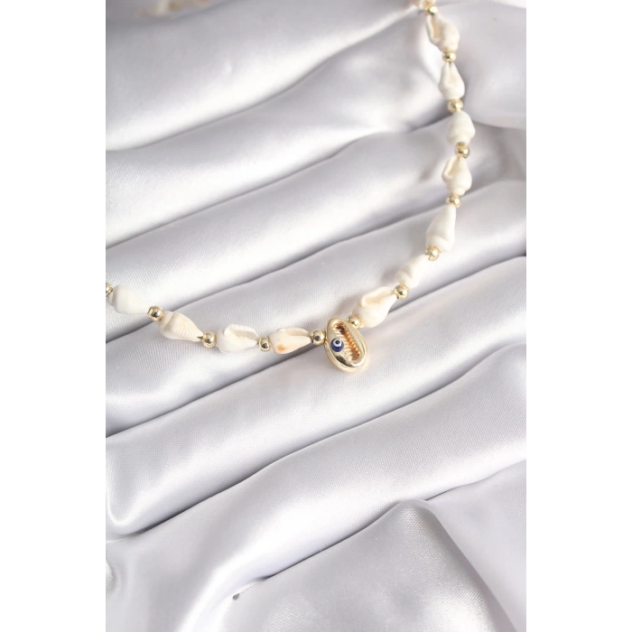 Beyaz Deniz Kabuğu Model Deniz Kabuğu Figür Nazar Boncuk Detay Kadın Kolye