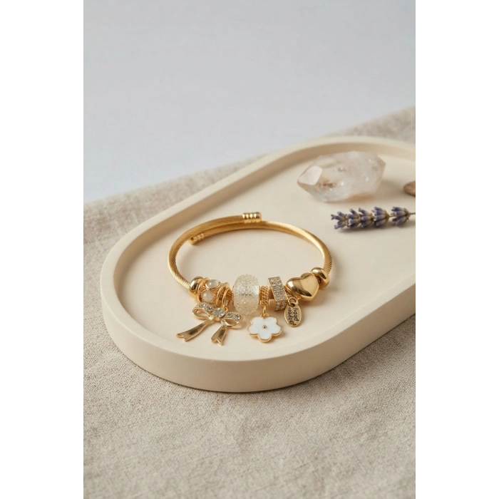 Fiyonk Charmlı Beyaz Renk Gold Bileklik