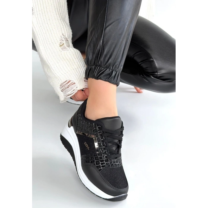 Geja Siyah Cilt Bağcıklı Beyaz Tabanlı Spor Ayakkabı