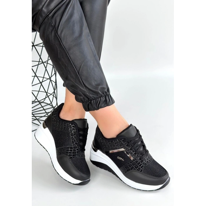 Geja Siyah Cilt Bağcıklı Beyaz Tabanlı Spor Ayakkabı
