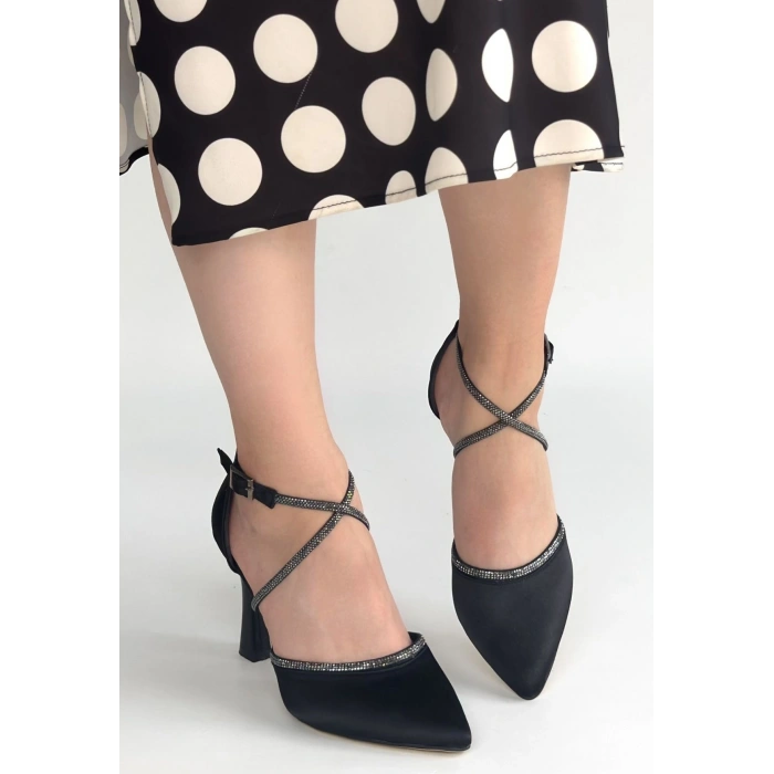 Kanji Siyah Saten Topuklu Ayakkabı
