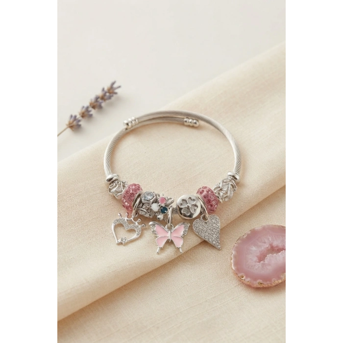 Pembe Kelebek ve Kalp Charmlı Gümüş Renk Bileklik