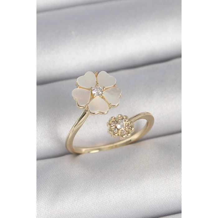 Pirinç Gold Renk Beyaz Mineli Çiçek Model Zirkon Taş Detay Kadın Yüzük