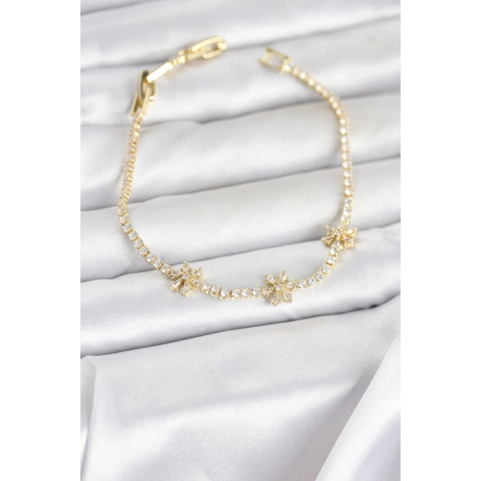 Pirinç Gold Renk Çiçek Model Zirkon Taşlı Su Yolu Kadın Bileklik