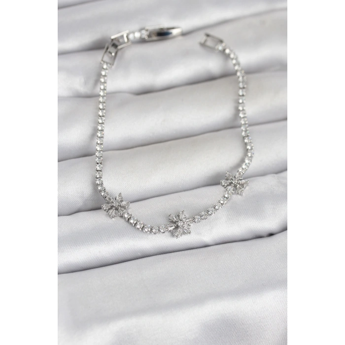 Pirinç Gümüş Renk Çiçek Model Zirkon Taşlı Su Yolu Kadın Bileklik