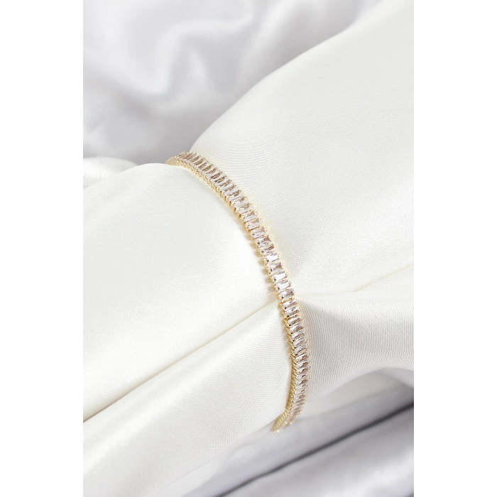 Pirinç Zirkon Taşlı İnce Su Yolu Model Gold Renk Kadın Bileklik