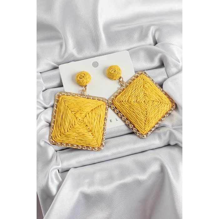 Sarı Kare Figürlü Hasır Örgü Model Gold Renk Kadın Küpe