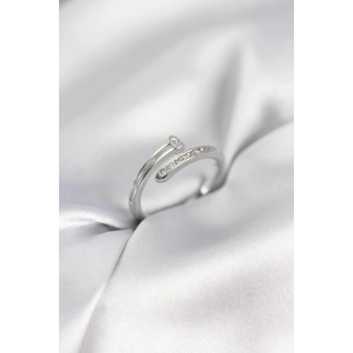 Zirkon Taşlı Gümüş Renk Yassı Çivi Model Kadın Yüzük