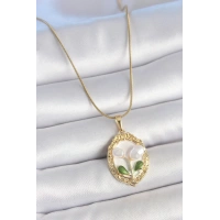 316L Çelik Gold Renk Zincir Beyaz Mineli İncili Çiçek İşlemeli Portre Model Kadın Kolye