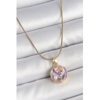 316L Çelik Gold Renk Zincir Mor Minimal Çiçek İşlemeli İnci Detay Portre Model Kadın Kolye