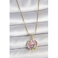 316L Çelik Gold Renk Zincir Mor Renkli Çiçek İşlemeli İnci Detay Portre Model Kadın Kolye
