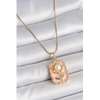316L Çelik Gold Renk Zincir Pembe Mineli İncli Papatya Model Portre Model Kadın Kolye