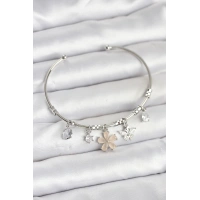 Çiçek ve Kelebek Charmlı Gümüş Renk Pirinç Kadın Bileklik