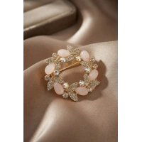 Gold Pembe Detaylı Zirkon Taşlı Broş