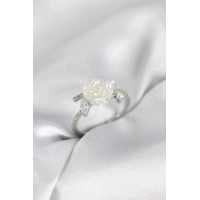 Gümüş Renk Gül Model Zirkon Taşlı Kadın Yüzük