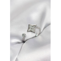 Gümüş Renk Köşeli Yonca Model Zirkon Taşlı Kadın Yüzük