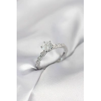 Gümüş Renk Zirkon Taşlı Tek Taş Model Kadın Yüzük