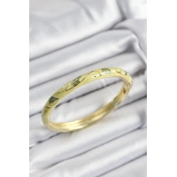 Mineli Pirinç Fıstık Yeşili Yaprak Motifli Gold Renk Kadın Kelepçe