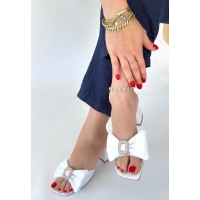 Niyyar Beyaz Cilt Topuklu Terlik