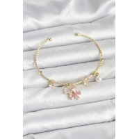 Pembe Kelebek Charmlı Gold Renk Kadın Bileklik