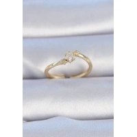 Pirinç Gold Renk Beyaz Çiçek Model Zirkon Taş Detay Kadın Yüzük