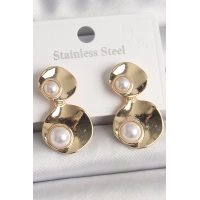 Pirinç Gold Renk Sallantı İnci Detaylı Daire Plaka Model Kadın Küpe