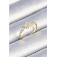 Pirinç Gold Renk Zirkon Taşlı Oval Beyaz Mineli Kadın Yüzük