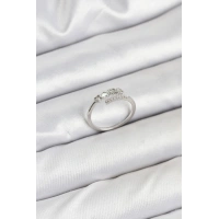 Pirinç Gümüş Renk Kalpli Detaylı Zirkon Taşlı Kadın Yüzük