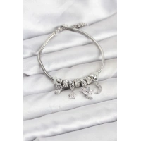 Pirinç Gümüş Renk Kalpli Model Charmlı Kadın Bileklik