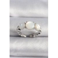 Pirinç Gümüş Renk Zirkon Taş Detaylı Beyaz Sedefli VIP Seri Kadın Yüzük