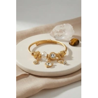 Swan Model Gold Renk Beyaz Charmlı Bileklik